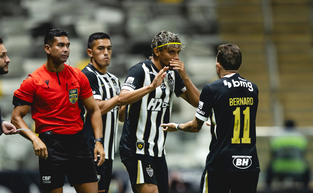 Gustavo Scarpa, meio-campista do Atlético, durante substituição em duelo contra o Palmeiras pelo Campeonato Brasileiro (foto: Pedro Souza/Atlético)