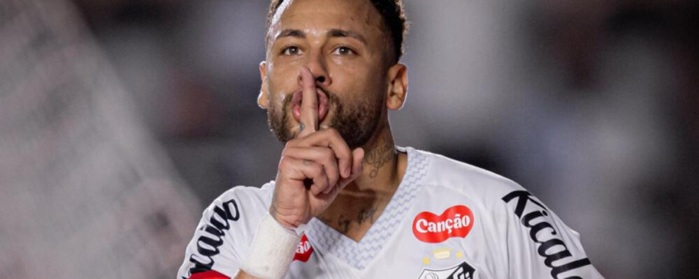 Neymar marca, faz gesto de silêncio à torcida do Vasco e comemora à la Vini Jr.; veja vídeo