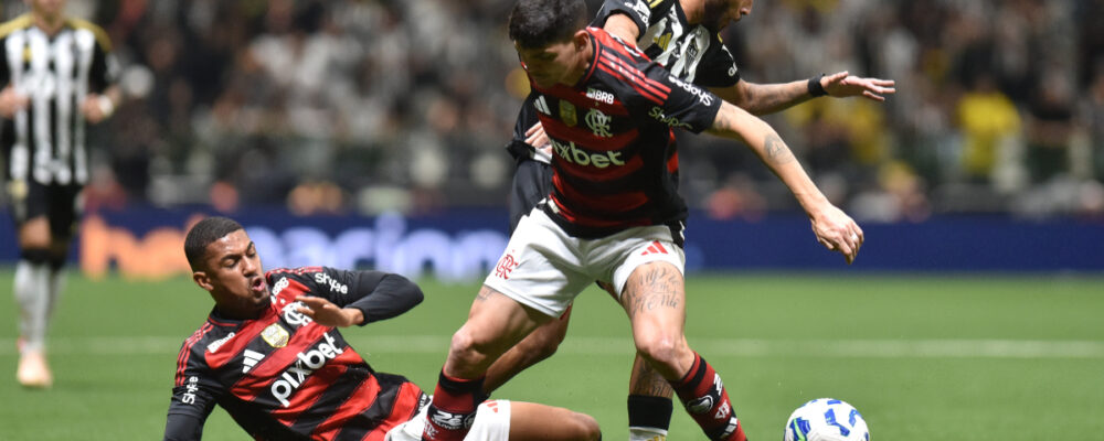 ‘O Flamengo é muito mais rival para o Atlético do que o Atlético para o Flamengo’, diz ex-atacante do Galo