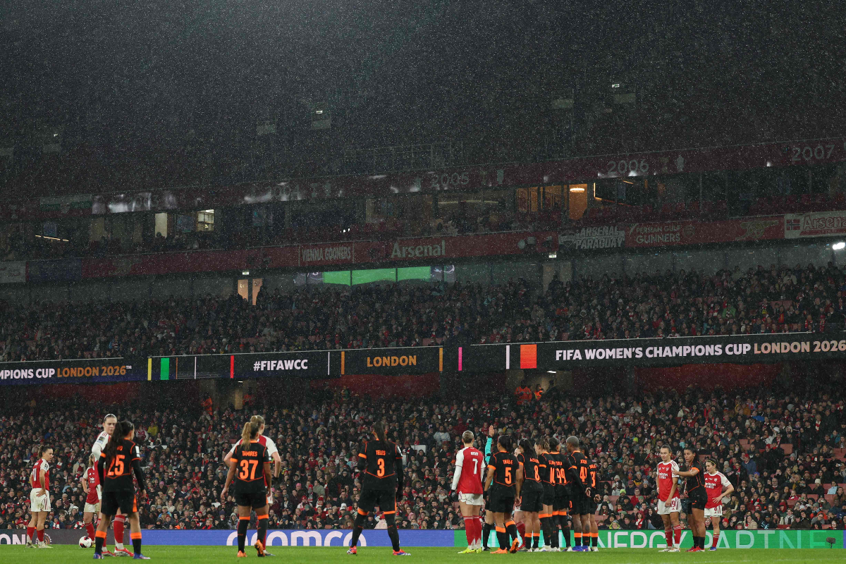 O público no Emirates Stadium para o duelo entre Arsenal e Corinthians pela final do Mundial de Clubes Feminino (foto: Adrian Dennis/AFP)