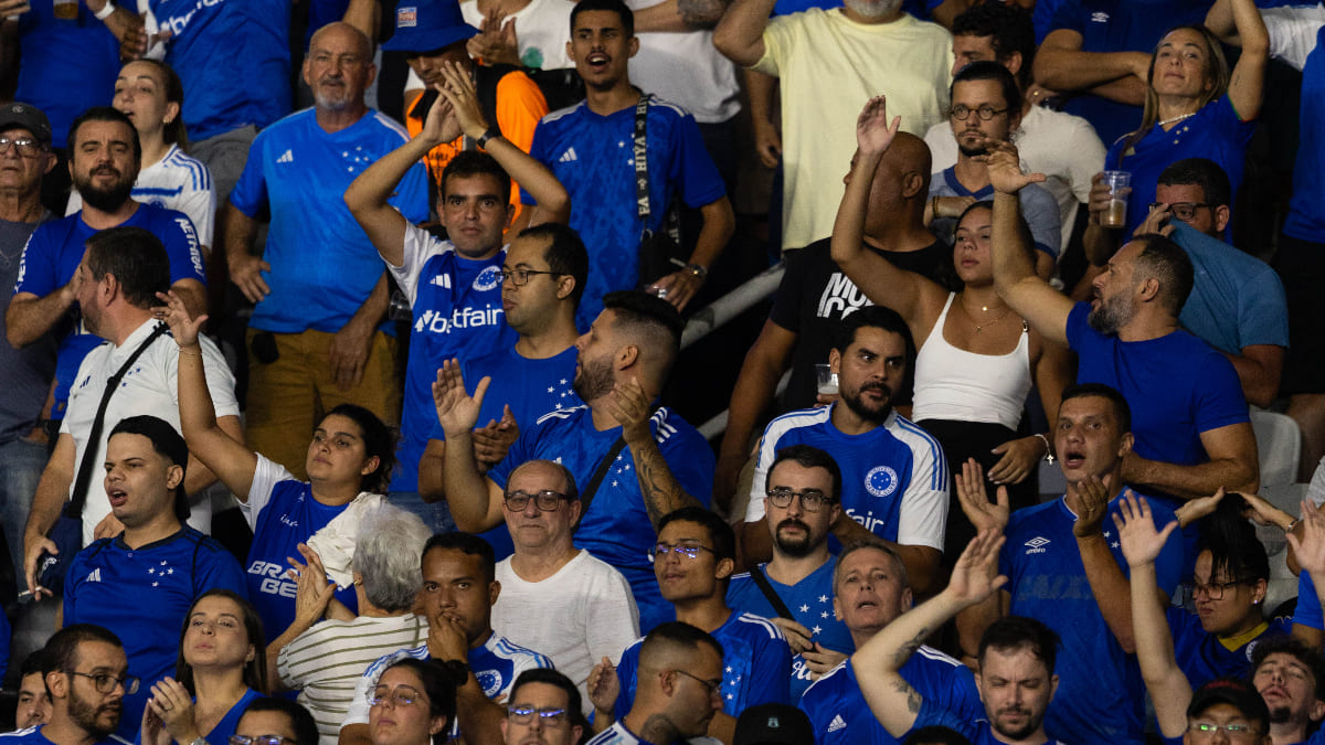 Torcida do Cruzeiro no Nilton Santos, no Rio de Janeiro (foto: Thais Magalhães/Cruzeiro)