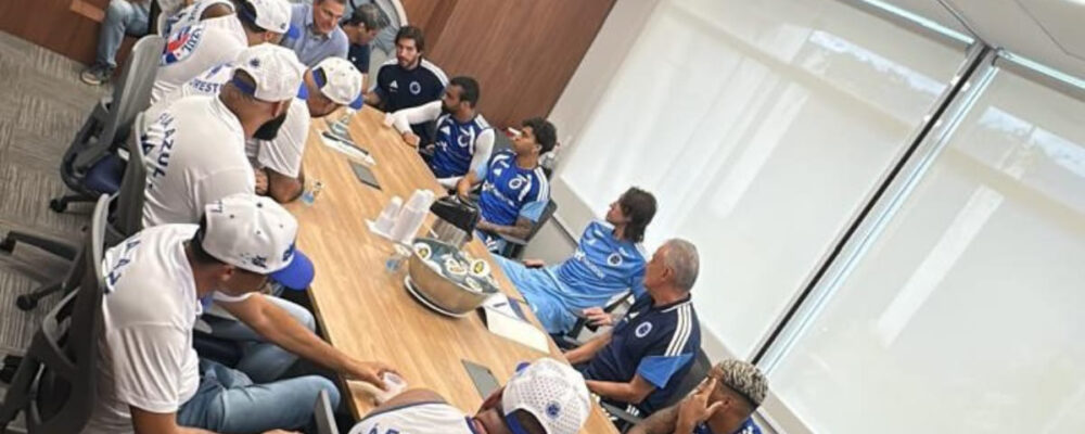 Organizada do Cruzeiro explica reunião na Toca: ‘Saída de Tite e atuações de jogadores’