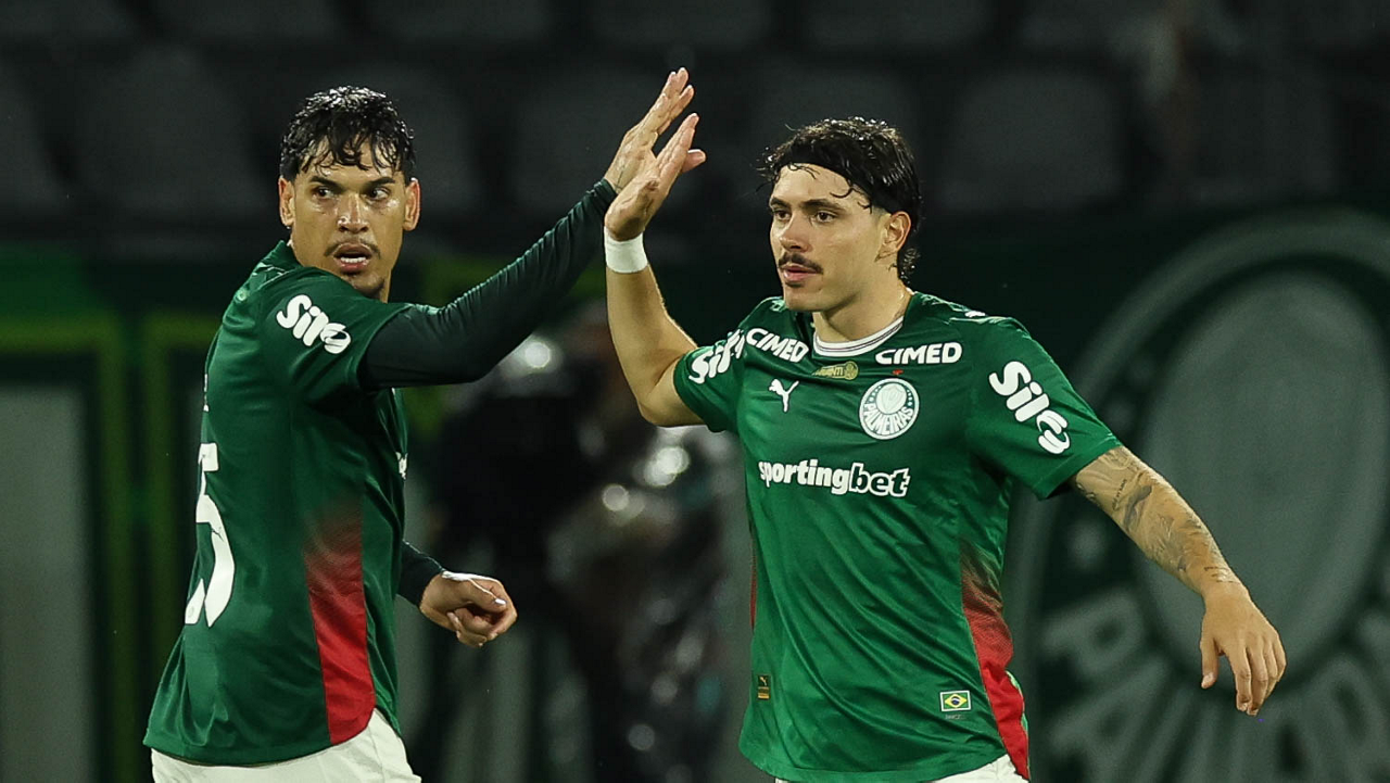Gómez e Maurício comemoram gol do Palmeiras (foto: Cesar Greco/Palmeiras)