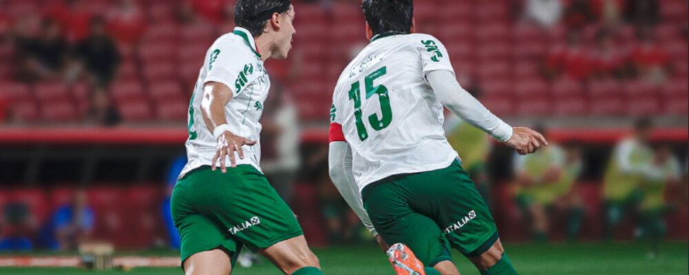 Palmeiras vence Internacional no Beira-Rio e assume a liderança do Brasileirão