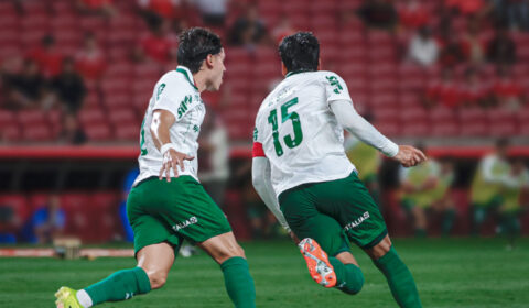 Palmeiras vence Internacional no Beira-Rio e assume a liderança do Brasileirão