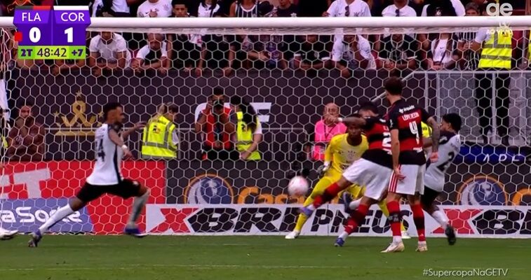 Paquetá perde chance incrível de gol em reestreia pelo Flamengo