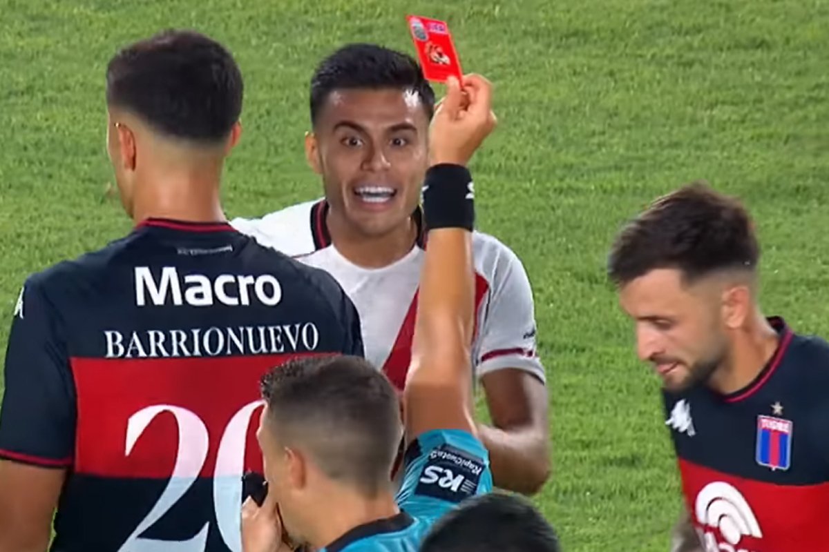 Fausto Vera foi expulso na goleada sofrida pelo River Plate para o Tigre (foto: Reprodução)