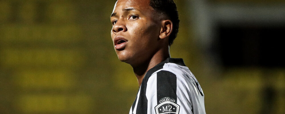 Portal britânico crava interesse de gigante europeu em Gabriel Veneno, do Atlético