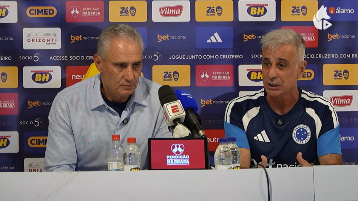 Tite, técnico do Cruzeiro, ao lado de Fábio Mahseredjian, preparador físico, em entrevista coletiva (foto: Reprodução/SporTV)