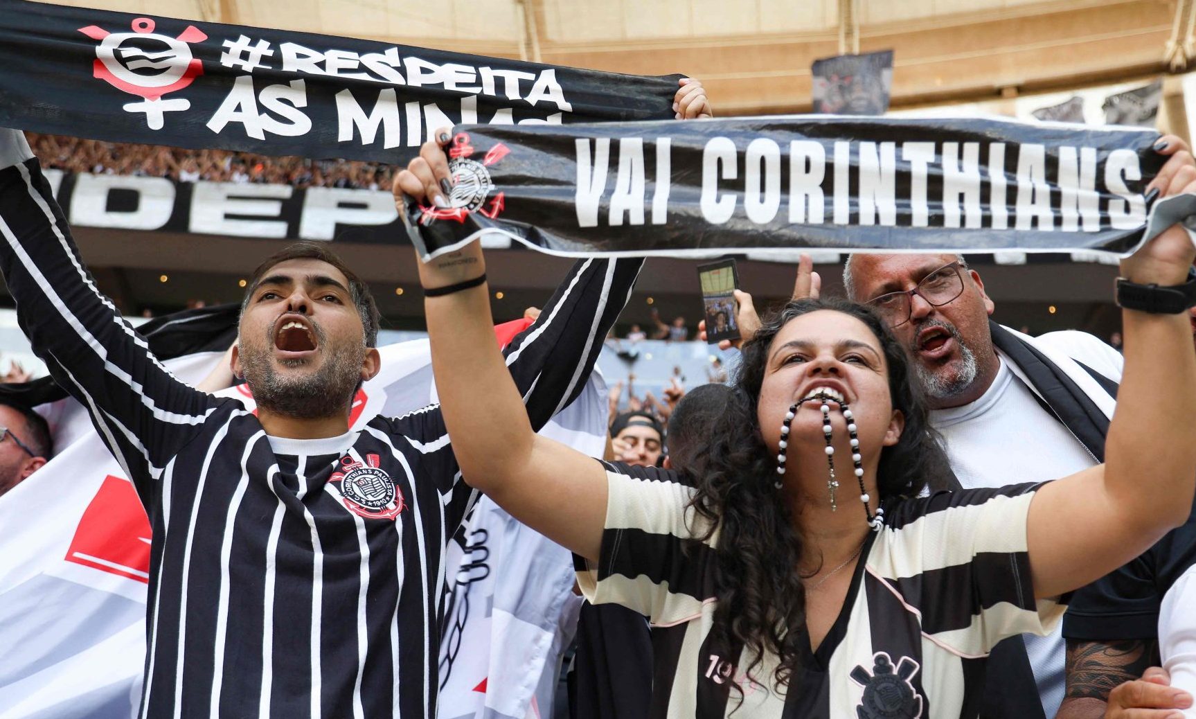 Torcedores do Corinthians (foto: Sergio Lima/AFP)