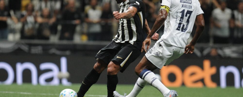 Remo erra em saída, Hulk fuzila de direita e abre placar para o Atlético