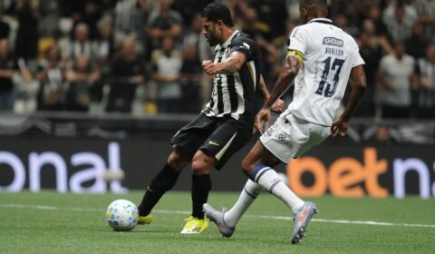 Remo erra em saída, Hulk fuzila de direita e abre placar para o Atlético