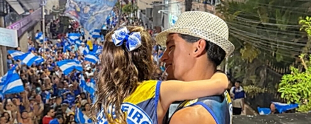 Romero é homenageado por torcedores do Cruzeiro em bloco no interior de Minas