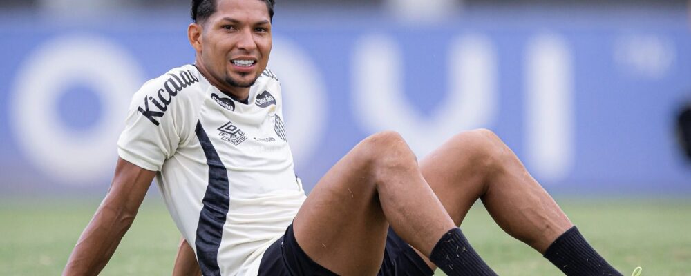 Rony fala do Atlético e se emociona em entrevista no Santos