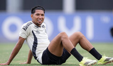 Rony fala do Atlético e se emociona em entrevista no Santos