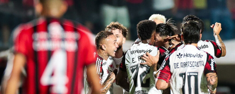 Rossi defende pênalti, e Flamengo bate o Vitória pelo Brasileiro