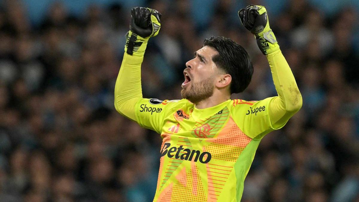 ‘Vítima’ de golaços do Cruzeiro, Rossi rebate críticas por chutes de fora da área