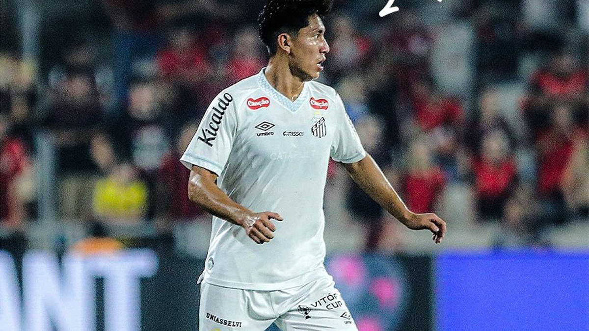 Miguelito em ação pelo Santos contra o Athletico-PR (foto: Divulgação/Santos FC)