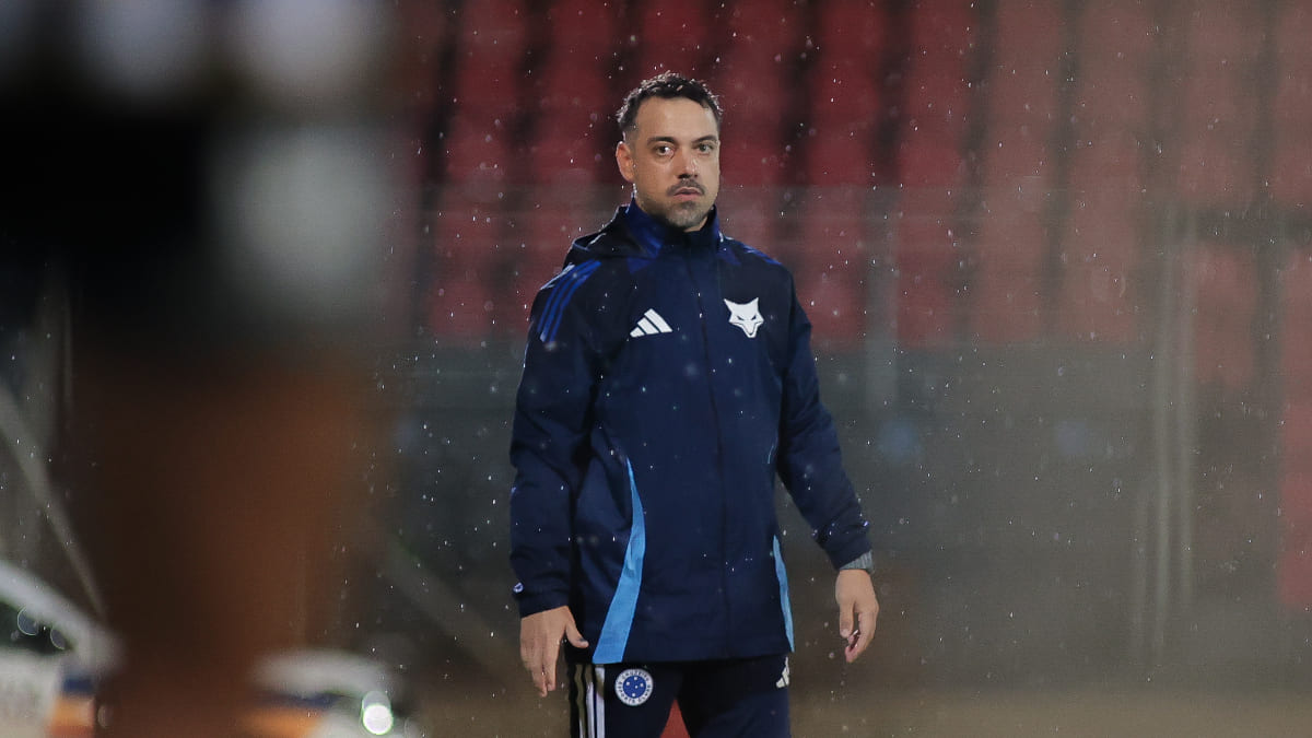 Jonas Urias, técnico do Cruzeiro, na Arena do Jacaré, em Sete Lagoas (foto: Gustavo Martins/Cruzeiro)