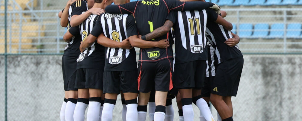 Tem espaço? Domínguez detalha planos para jogadores da base Atlético