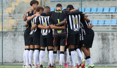 Tem espaço? Domínguez detalha planos para jogadores da base Atlético