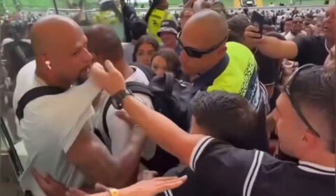 Torcedores do Corinthians discutem com Felipe Melo no Mané Garrincha