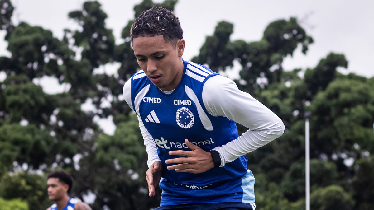 Kauã Moraes, lateral-direito do Cruzeiro, em treinamento na Toca da Raposa 2, em Belo Horizonte (foto: Gustavo Aleixo/Cruzeiro)