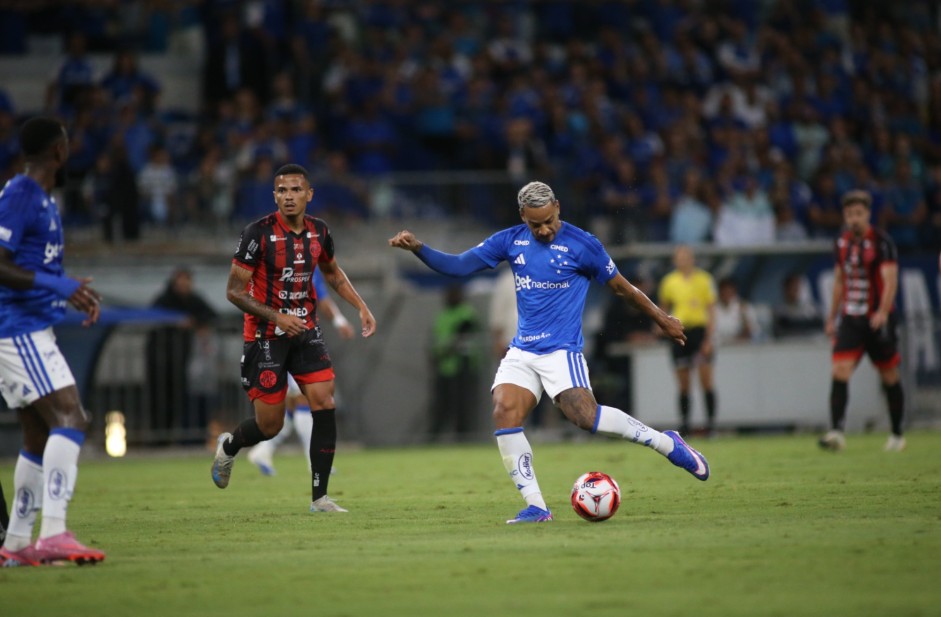 Lance do jogo entre Cruzeiro e Pouso Alegre, no Mineirão - (foto: Edésio Ferreira/EM.DA. Press)