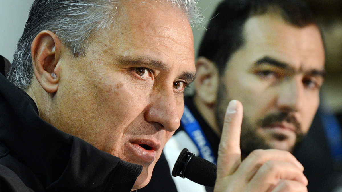 Tite e Danilo pelo Corinthians em dezembro de 2012 - (foto: AFP PHOTO/Toru YAMANAKA)