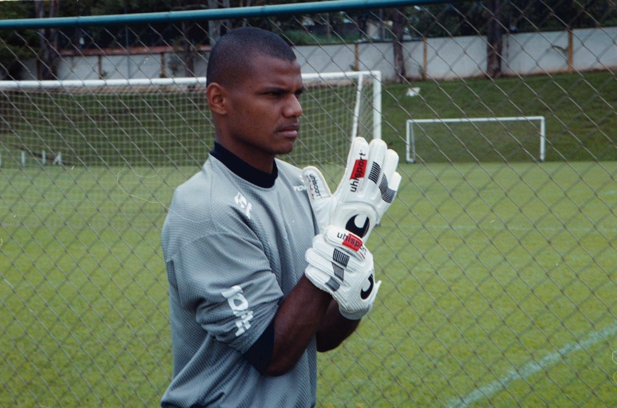 Jefferson tinha 17 anos quando virou titular no Cruzeiro - (foto: Euler Junior/Estado de Minas - 01/12/2000)