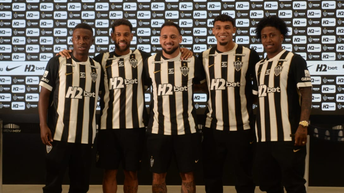 Alan Minda, Renan Lodi, Maycon, Vitor Hugo e Angelo Preciado, reforços do Atlético - (foto: Tulio Santos/EM/D.A.Press.)