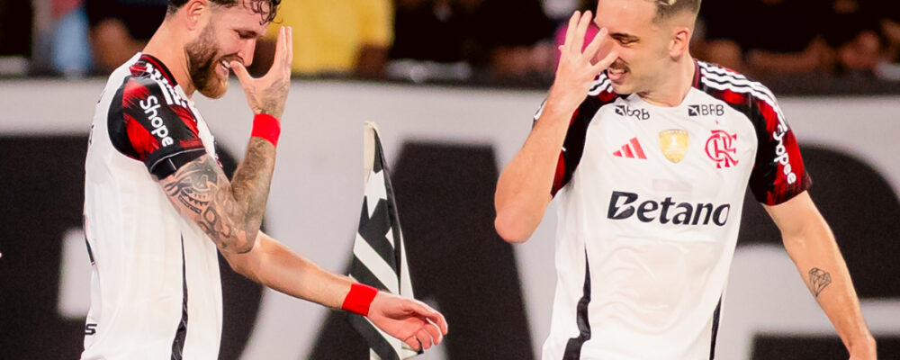 Ancelotti de olho: zagueiro do Flamengo faz golaço de falta em clássico; vídeo