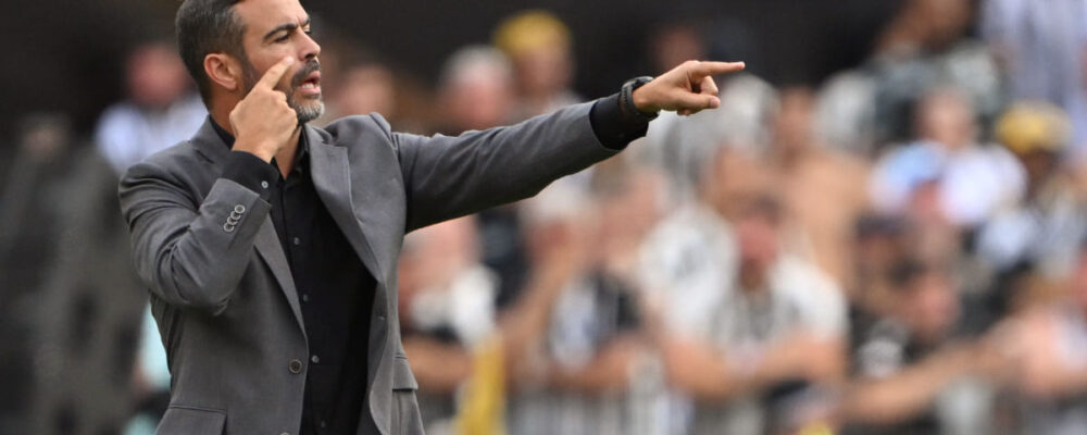 Artur Jorge tem chegada adiada ao Cruzeiro, e presença em jogo é incerta