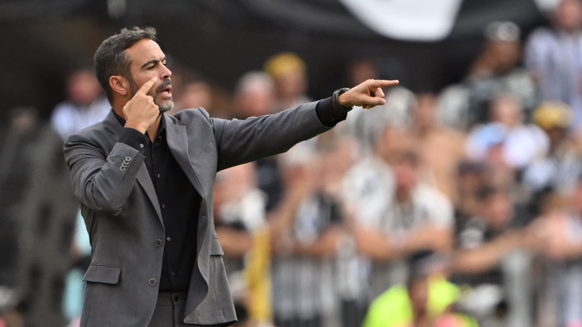 Artur Jorge tem chegada adiada ao Cruzeiro, e presença em jogo é incerta