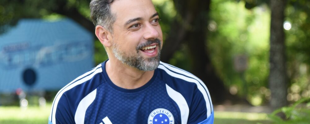 Assista, na íntegra, à entrevista de Jonas Urias, técnico do Cruzeiro, ao No Ataque