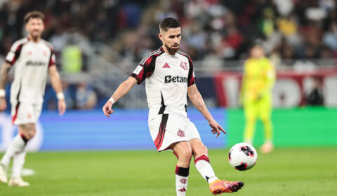 Astro do Flamengo detona cantora antes do Lollapalooza: ‘Não merece o carinho dos fãs’