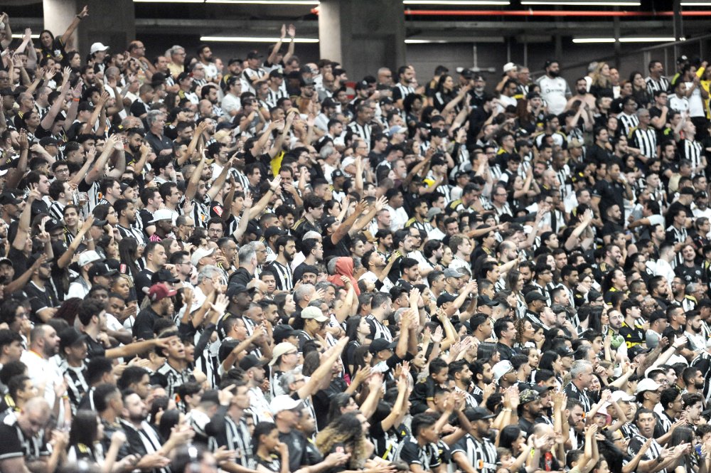 Torcida do Atlético em jogo na Arena MRV (foto: Alexandre Guzanshe/EM/D.A. Press)