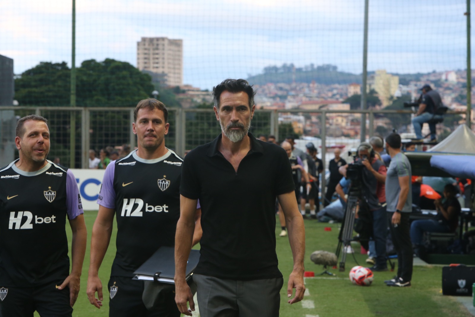 Eduardo Domínguez, técnico do Atlético, antes de clássico contra o América pelo Mineiro (foto: Edésio Ferreira/EM/D.A. Press)
