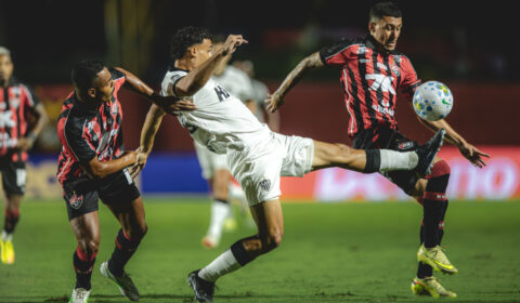 Atlético falha, perde para o Vitória e segue sem pontuar como visitante no Brasileiro