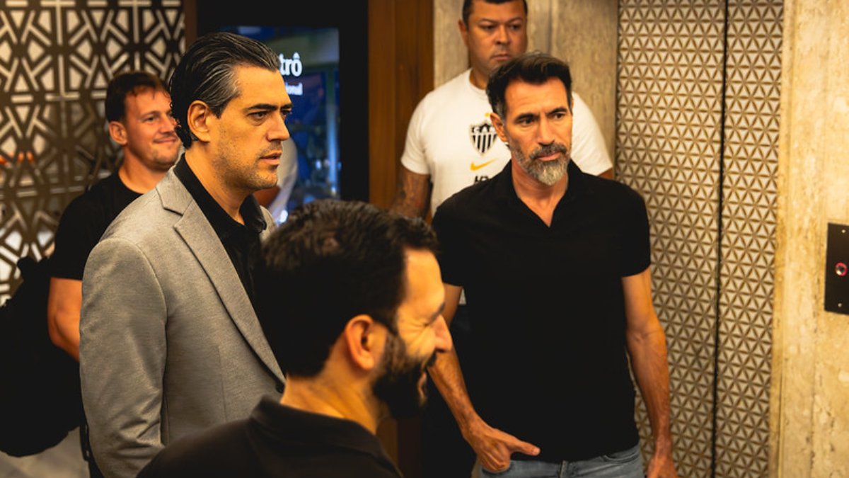 Paulo Bracks, CSO, Domínguez, técnico, e Pedro Daniel, CEO do Atlético (foto: Pedro Souza/Atlético)