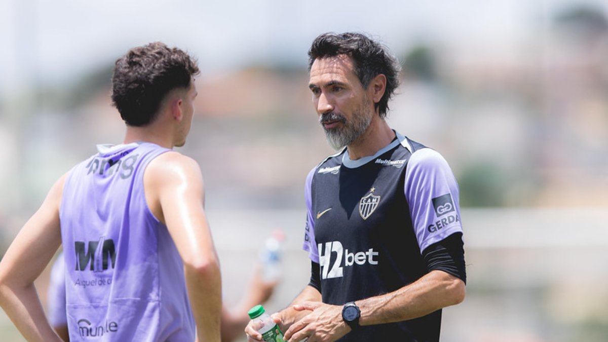 Eduardo Domínguez em treino do Atlético na Cidade do Galo (foto: Pedro Souza / Atlético)