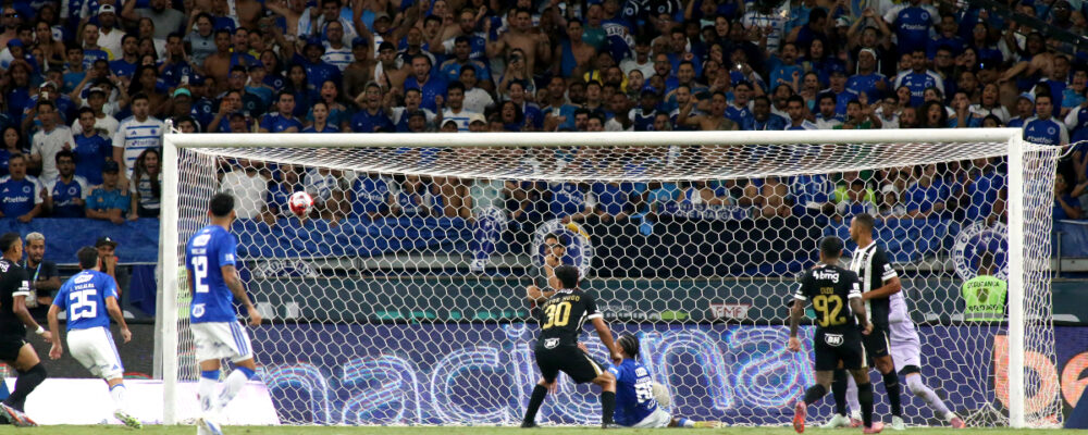 Atlético repete erros e amarga quatro vices nas últimas cinco finais