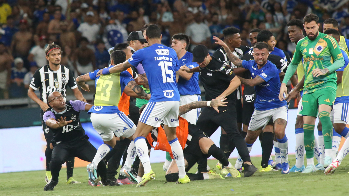 Atlético se pronuncia sobre briga contra o Cruzeiro: ‘Tratativas necessárias’