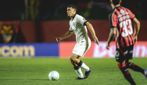 Atlético: titular vê evolução apesar de derrota e discorda de marcação decisiva do juiz