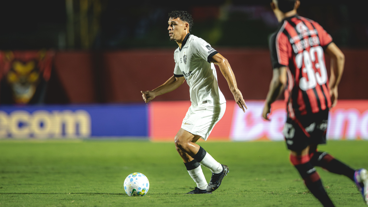 Atlético: titular vê evolução apesar de derrota e discorda de marcação decisiva do juiz