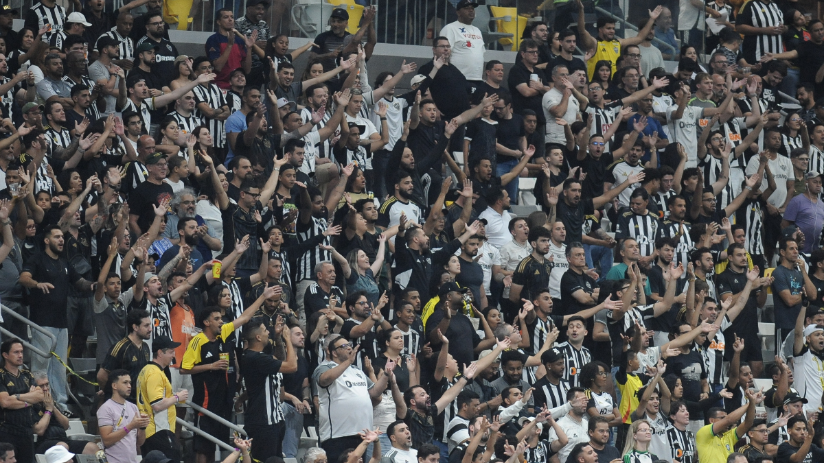 Torcida do Atlético durante jogo contra o Flamengo na Arena MRV (foto: Alexandre Guzanhe/EM/D.A. Press)