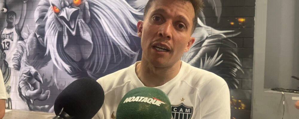 Bernard aponta diferença entre Domínguez e Sampaoli: ‘Mais movimentação’