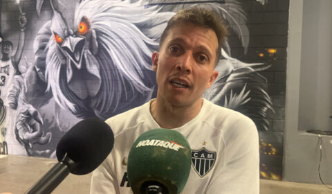 Bernard aponta diferença entre Domínguez e Sampaoli: ‘Mais movimentação’