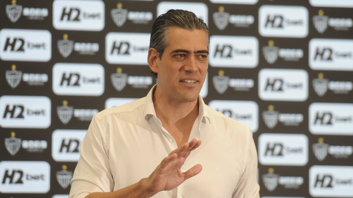 Bracks indica saída próxima de ídolo do Atlético e prega respeito