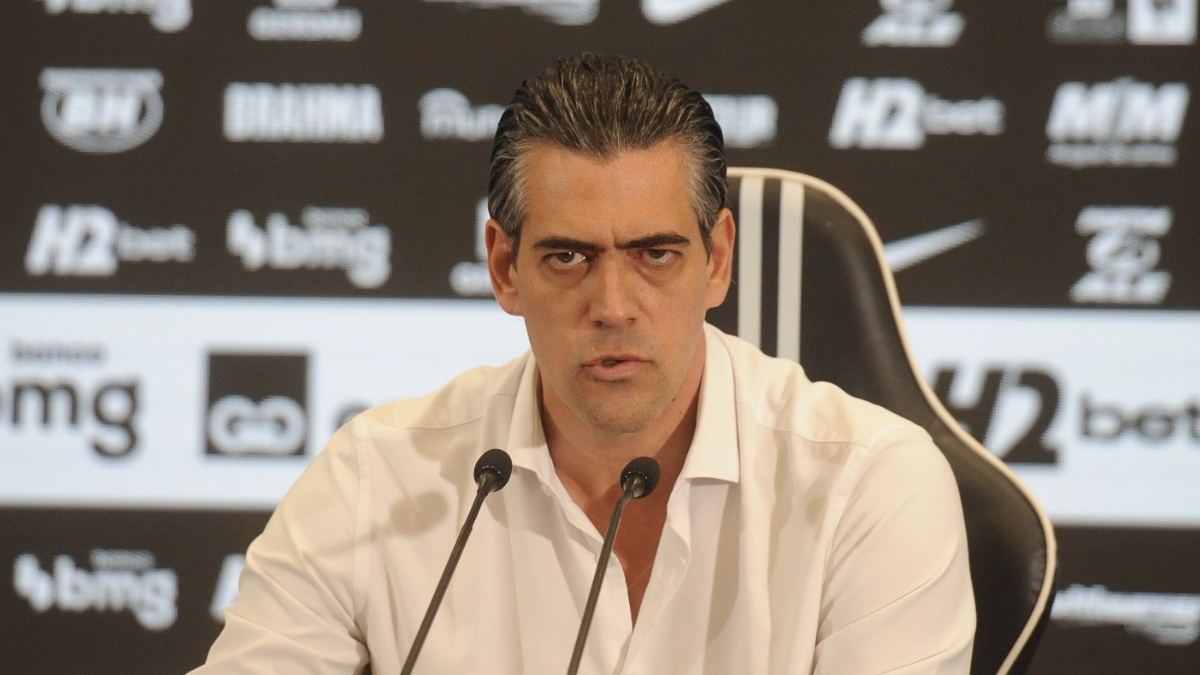 Bracks pede paciência com três reforços do Atlético: ‘Vão requerer mais tempo’